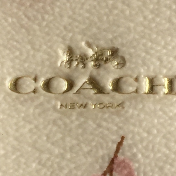 COACH Women’s Wristlet. - Picture 3 of 8